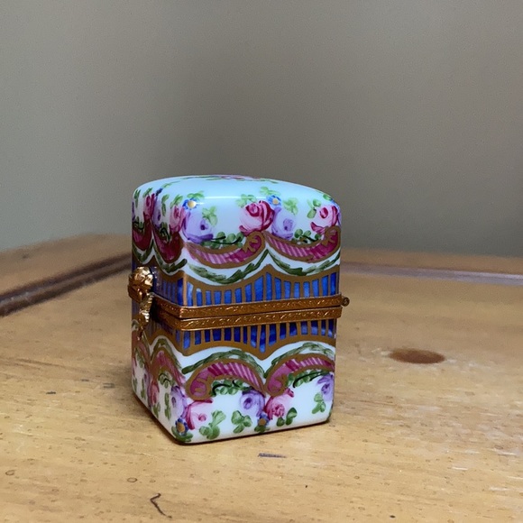 Limoges France Peint Main Trinket Box - Picture 2 of 9